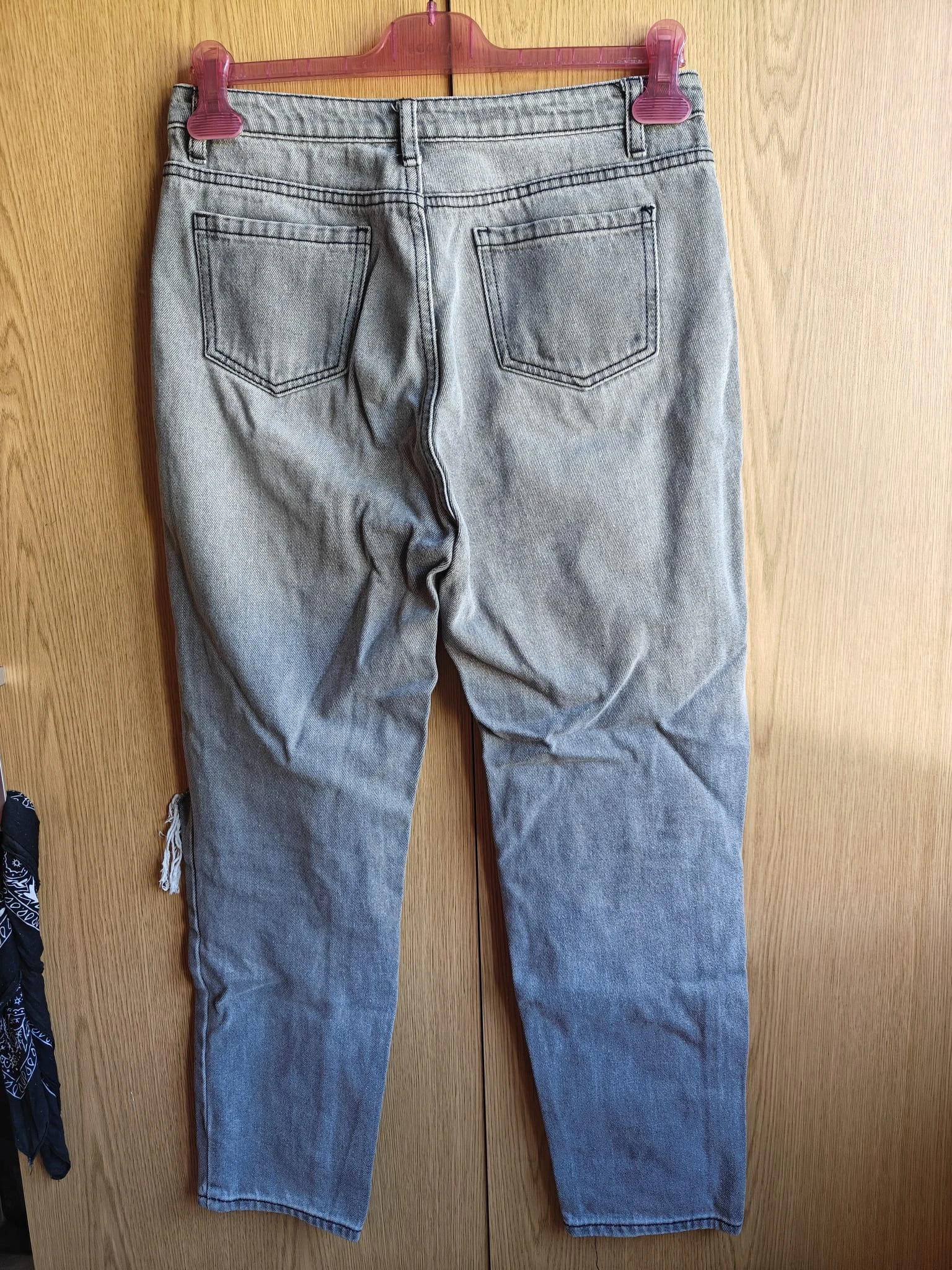 Grey jeans with various rips – photo 2